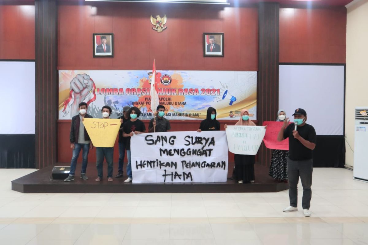 Mahasiswa ikut lomba orasi unjuk rasa Polda Malut, inilah para pemenangnya