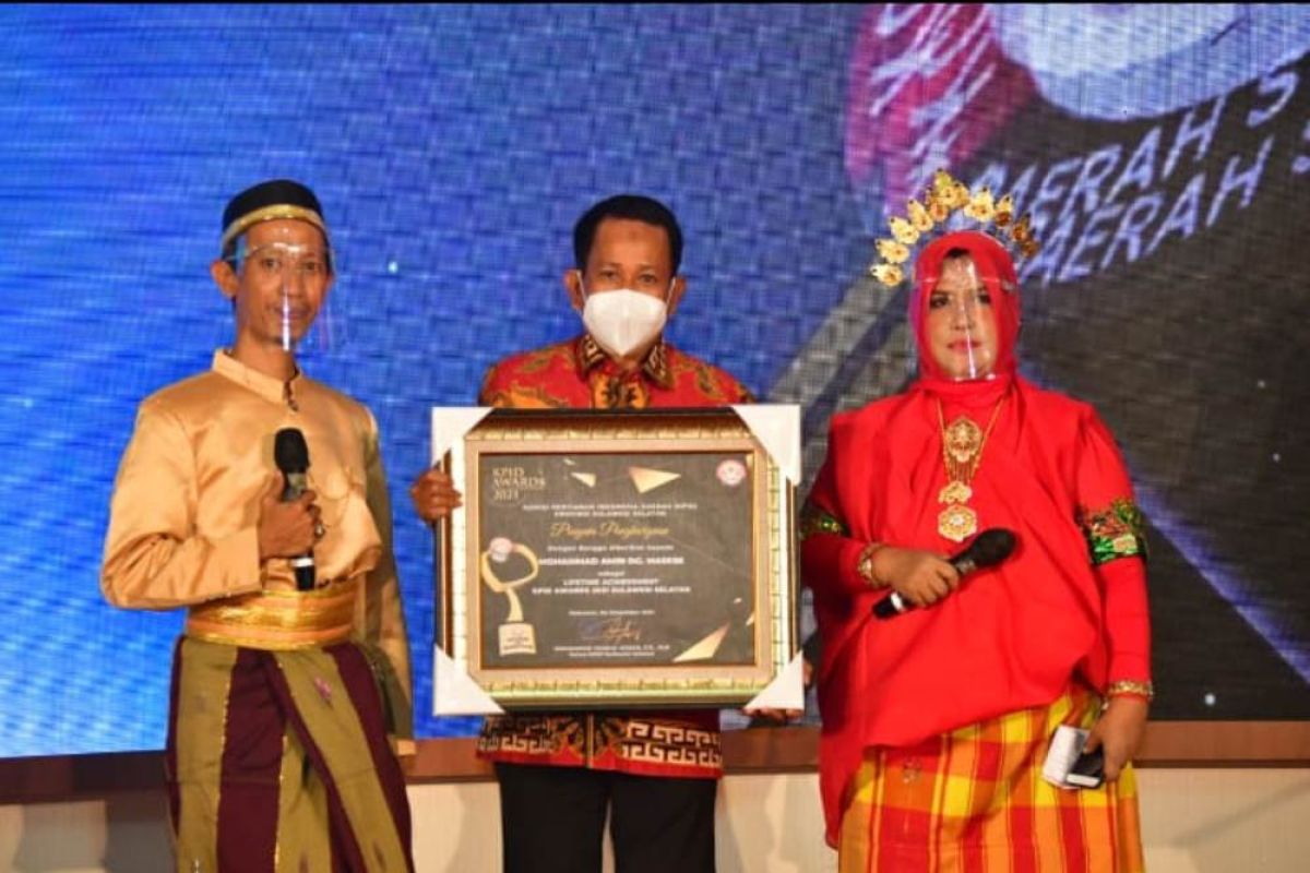 Tokoh penyiaran RRI Mochammad Amin Masese dianugerahi Lifetime Achievement 2021