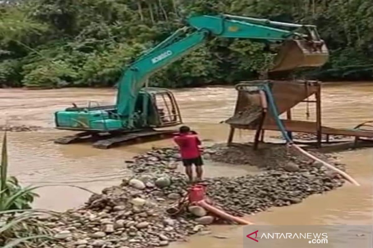 Praktek tambang ilegal di Batang Natal disorot