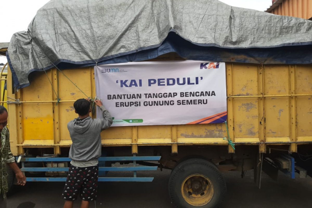 Mengalir, bantuan korban letusan Gunung Semeru