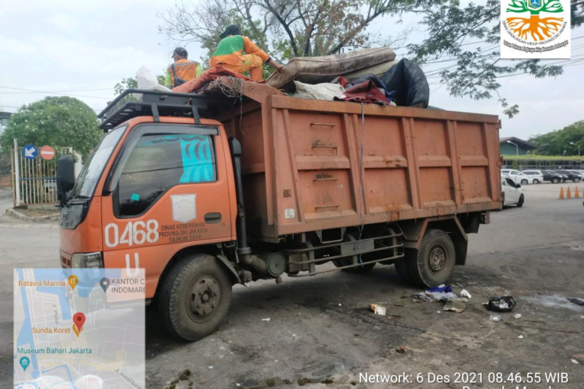 Sampah pasca rob di Pademangan capai 46 meter kubik