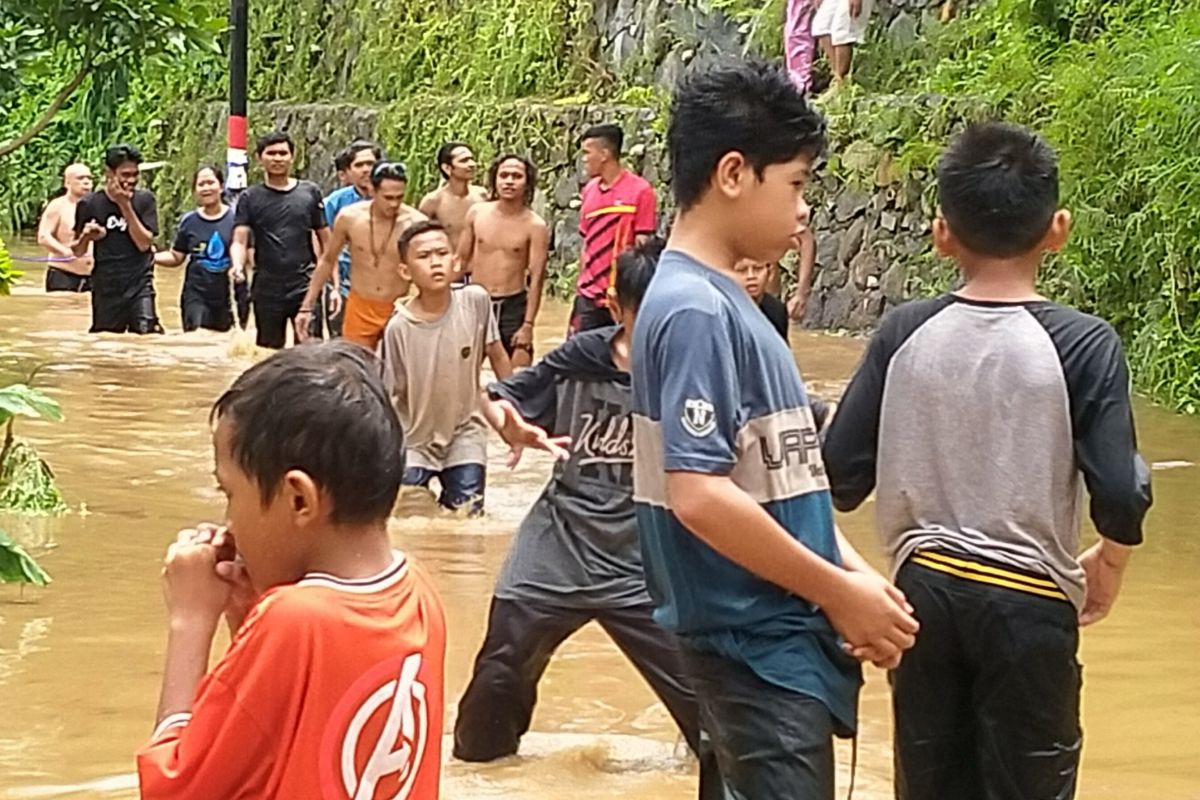 200 kepala keluarga di Bhayangkara Residence Lombok Barat mengungsi akibat banjir