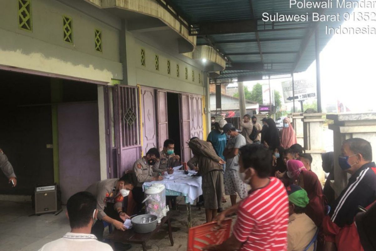 Polres Polewali Mandar terapkan pola jemput bola vaksinasi warga lansia