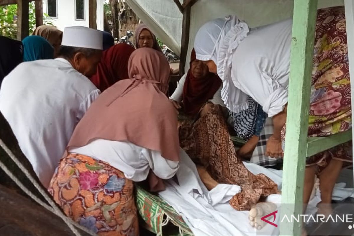 Empat warga Lombok Barat meninggal akibat terseret banjir bandang dan longsor
