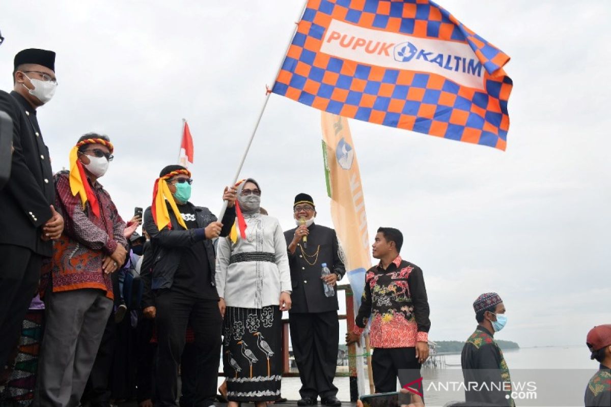 Lestarikan Budaya, Pupuk Kaltim Bersama Masyarakat Sukseskan Pesta Adat Bontang Kuala