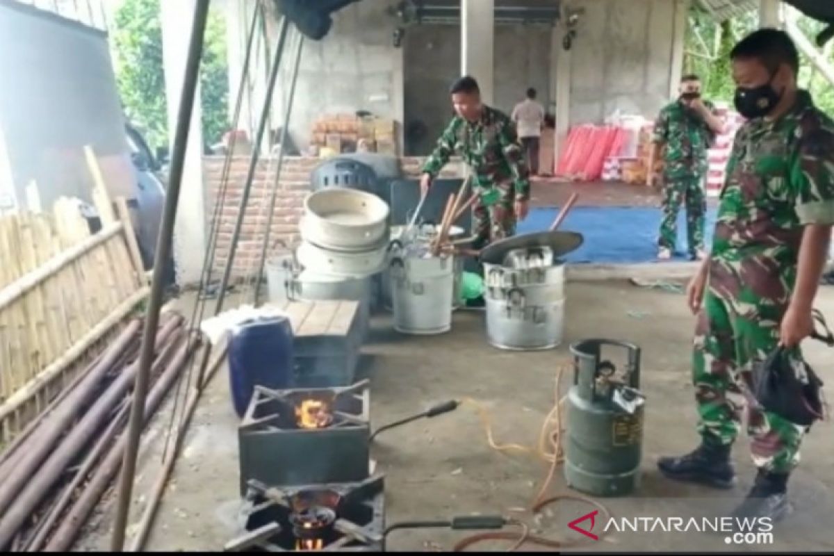 Dinsos NTB menyalurkan 2.000 nasi bungkus korban banjir Lombok Barat