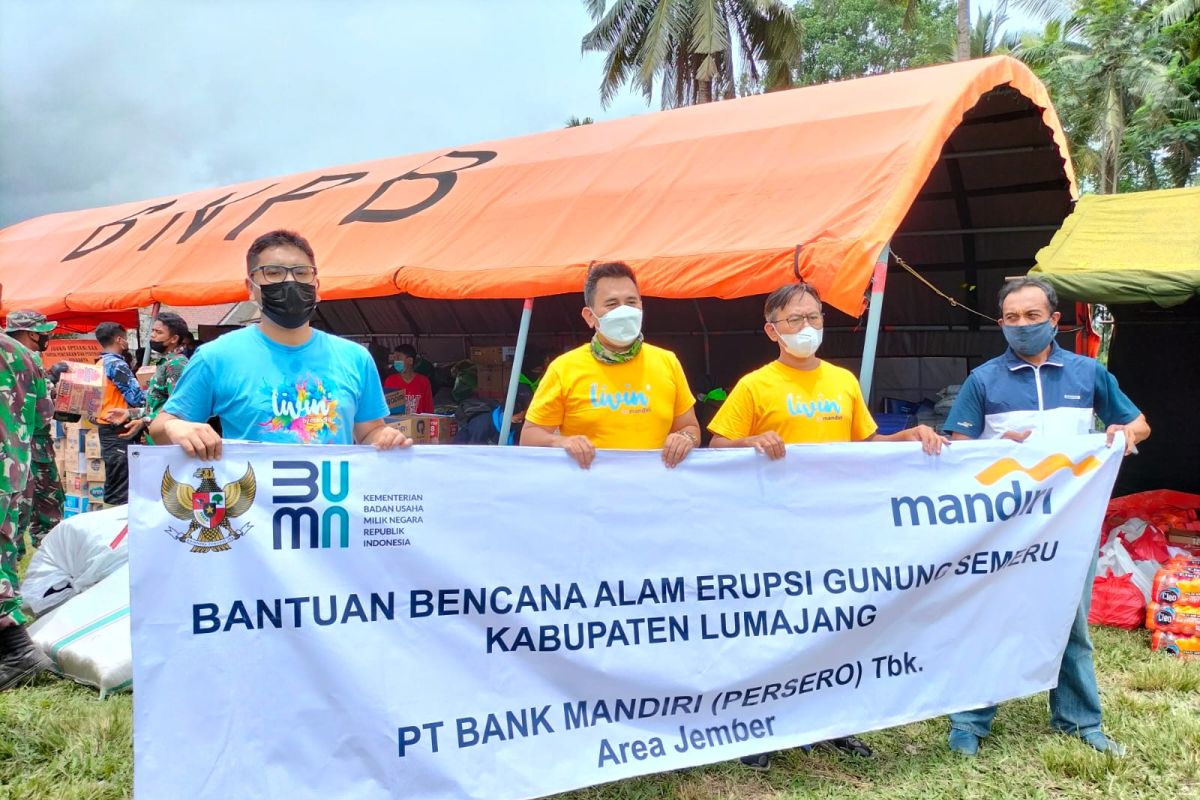 Bank Mandiri provides aid to victims of Mount Semeru eruption