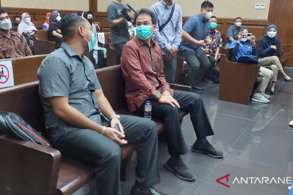 Azis Syamsuddin didakwa suap eks penyidik KPK Rp3,619 miliar