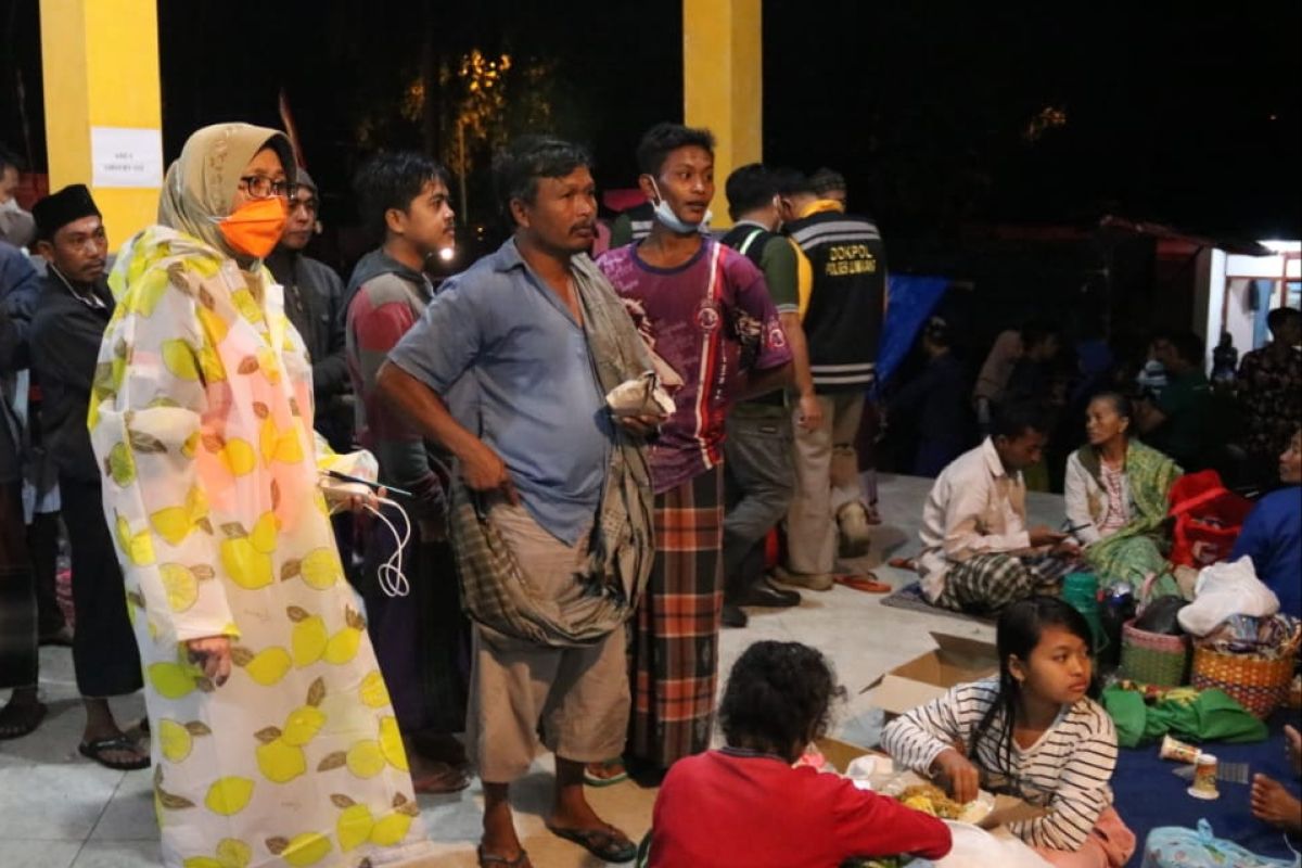 Pemkab Lumajang  siapkan sekolah jadi lokasi pengungsian Semeru