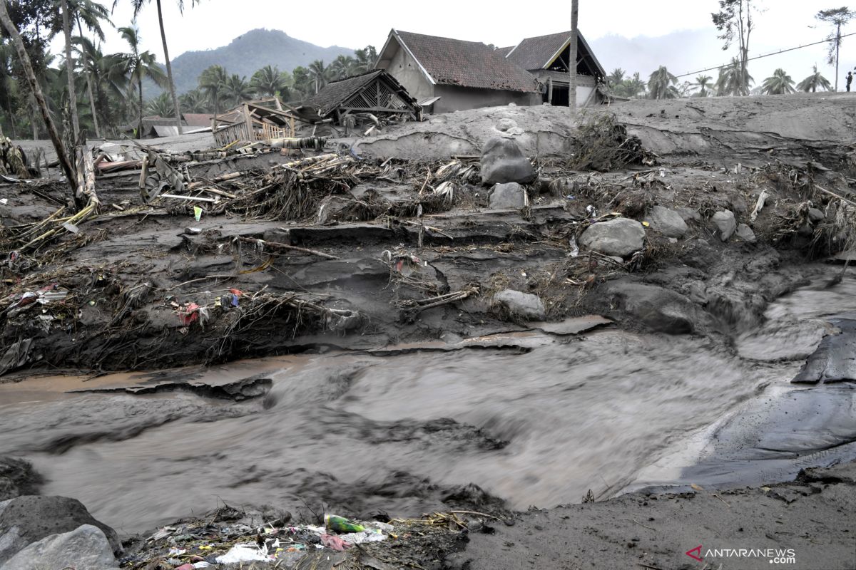Kominfo: Erupsi Gunung Semeru akibatkan sebagian BTS operator seluler 