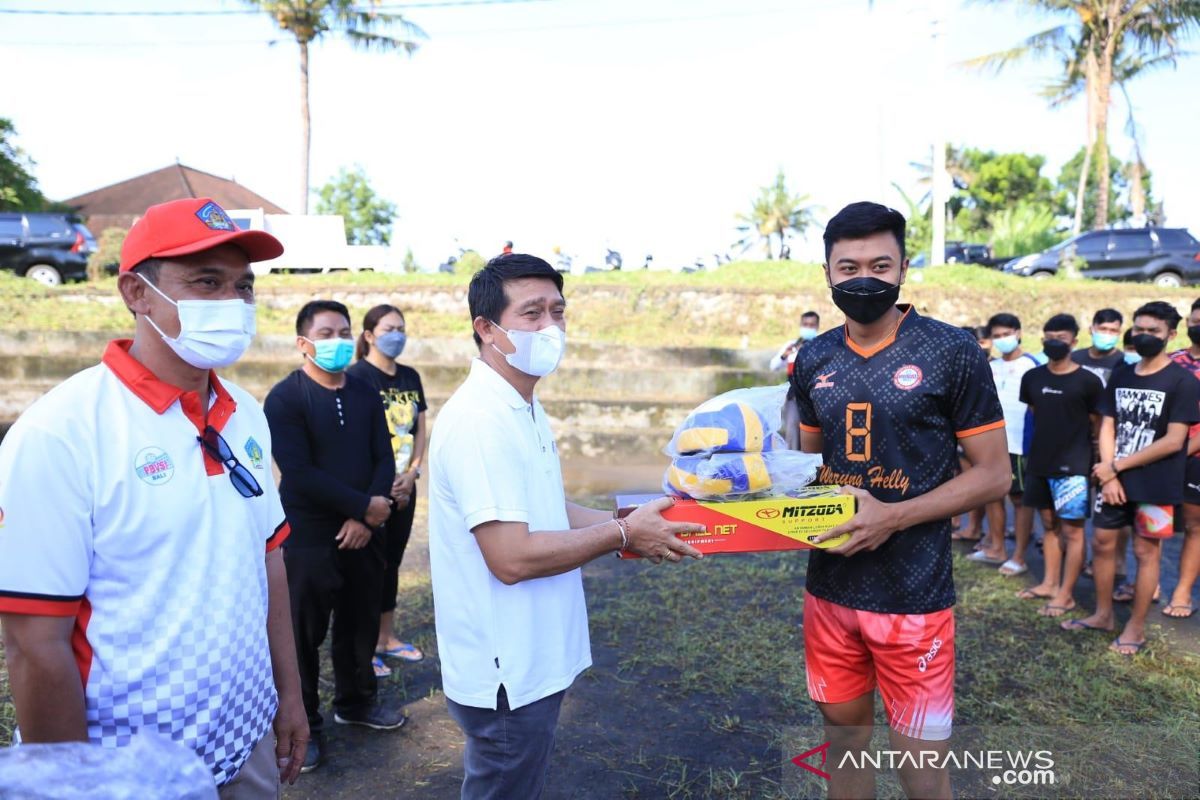 Bupati Klungkung bantu atlet dengan Sarana Olahraga Pendukung