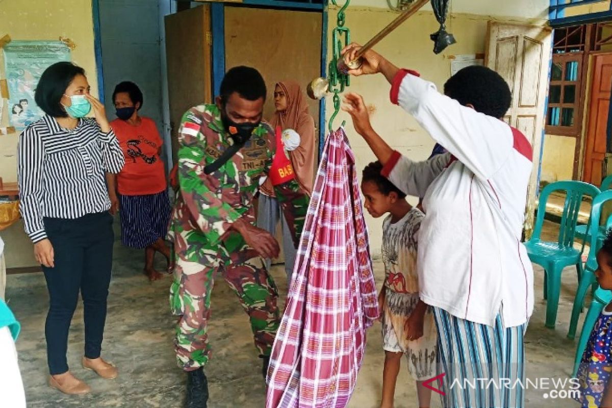 TNI dampingi layanan Posyandu warga Boven Digoel Papua