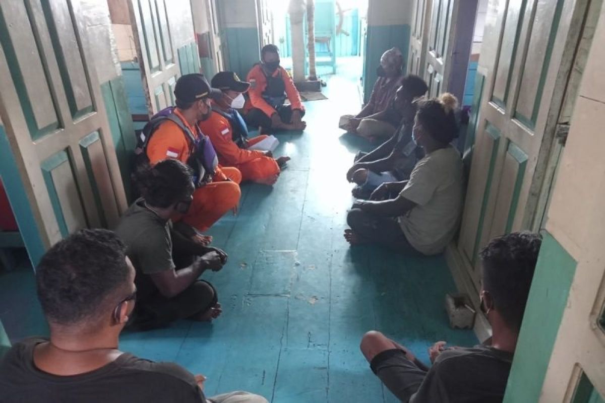 Tim SAR Gabungan berhasil evakuasi awak kapal mesin mati di Flores Timur