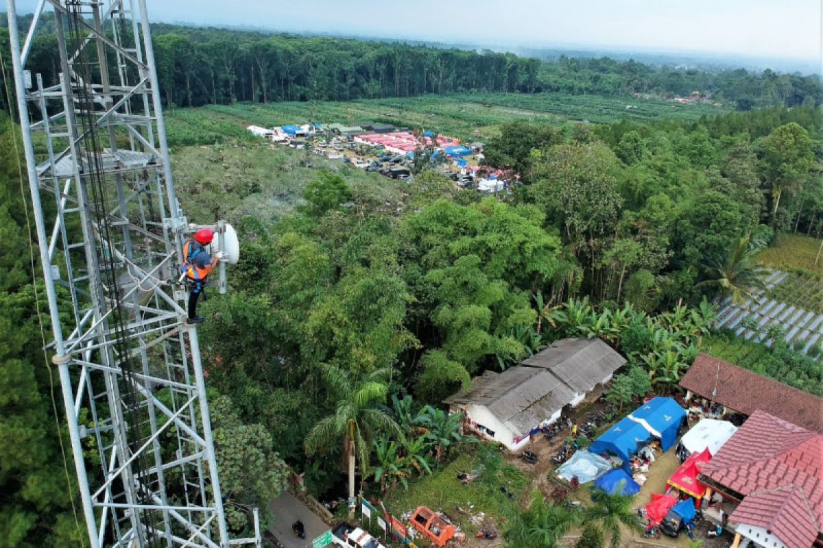 Perusahaan telekomunikasi beri layanan gratis untuk warga terdampak bencana Semeru