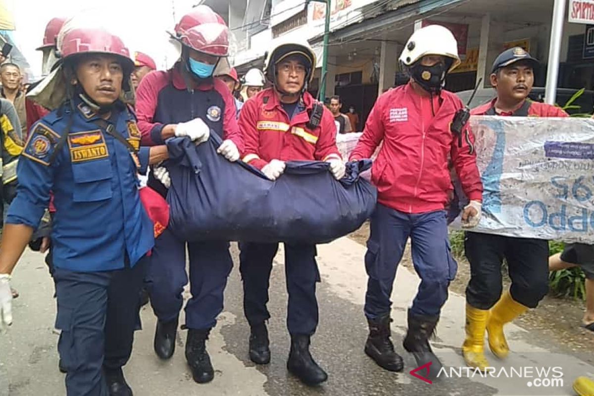 Pasar terbakar satu orang tewas, 12 ruko hangus