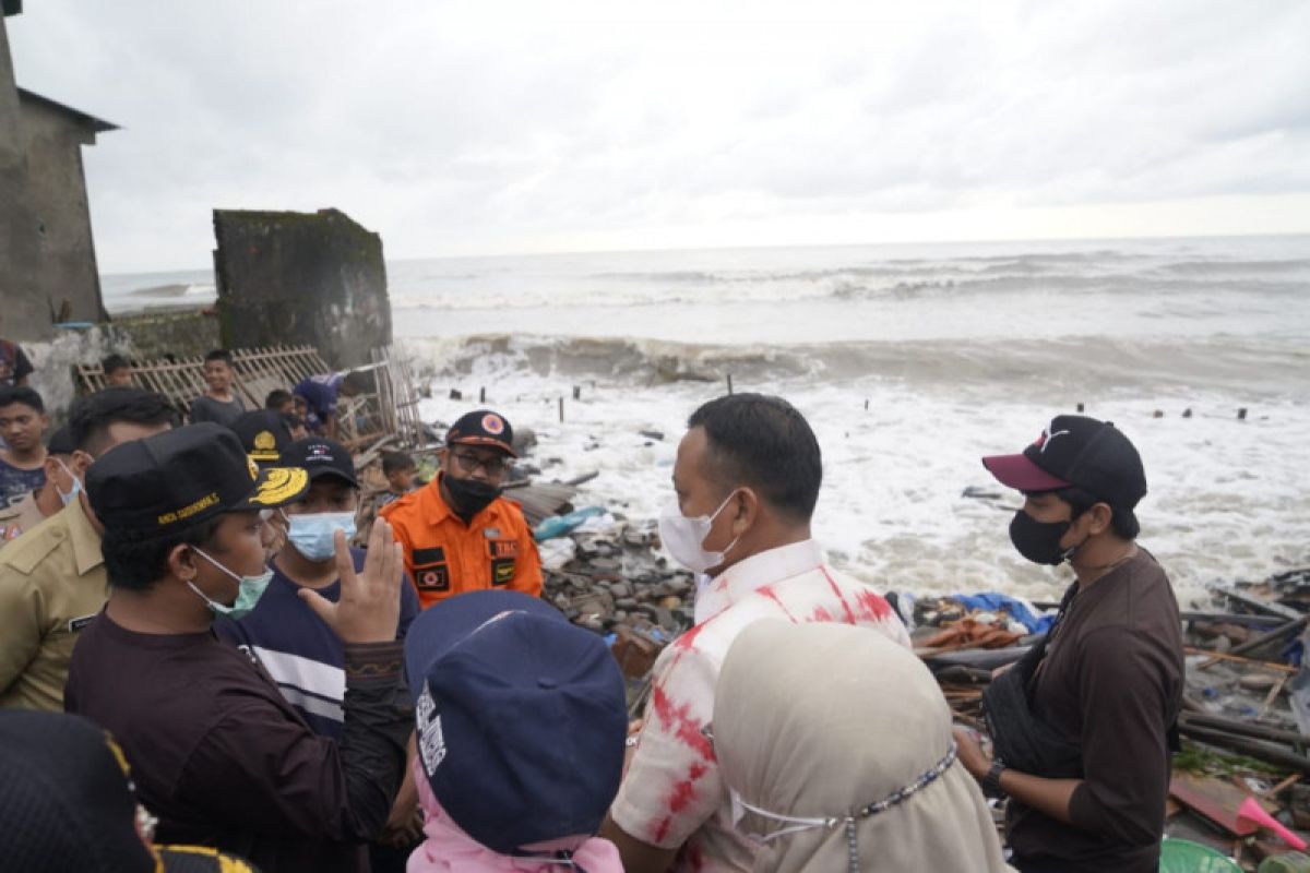 Plt Gubernur Sulsel tinjau abrasi di Galesong Selatan Takalar