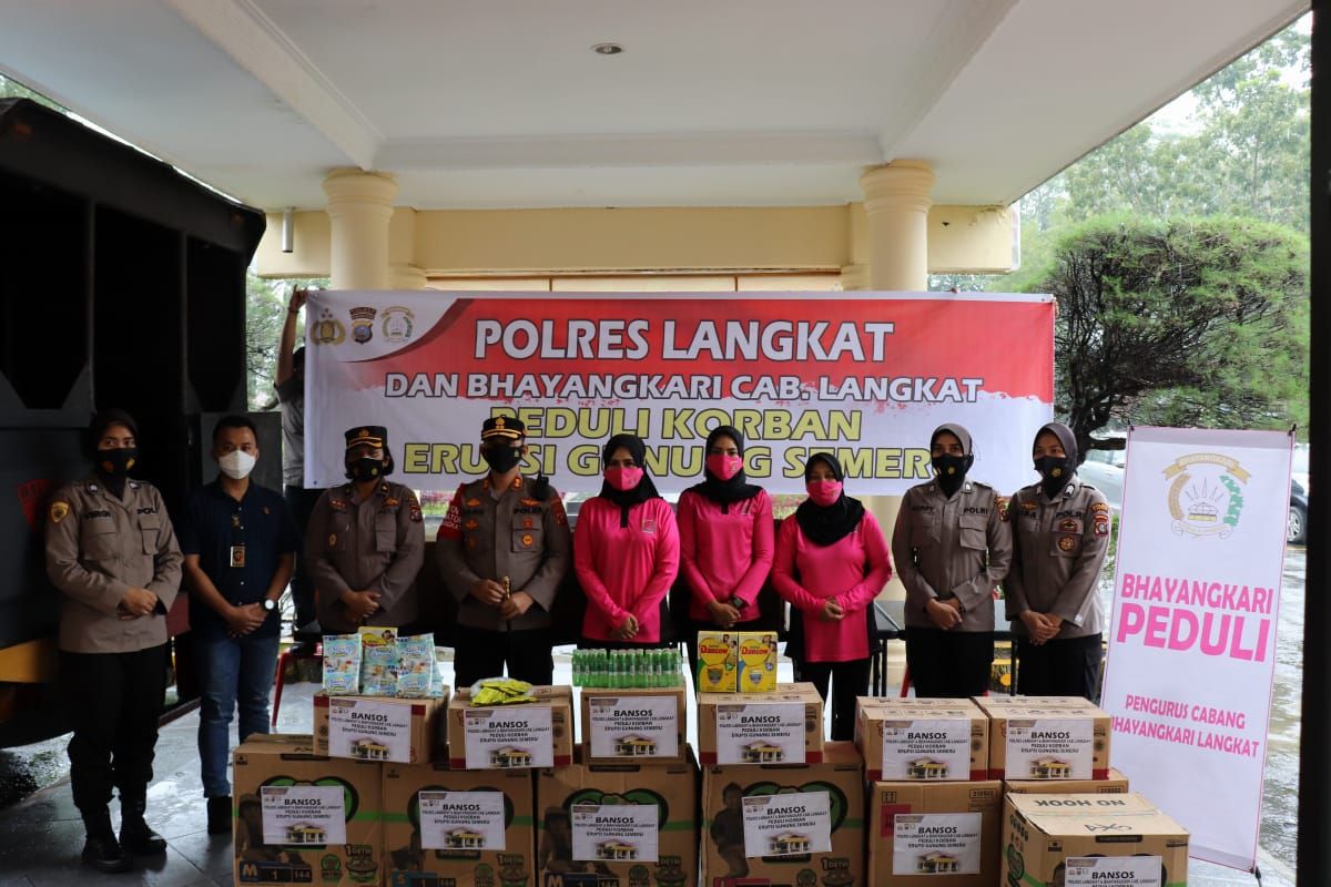 Kapolres Langkat berangkatkan bantuan buat musibah Gunung Semeru