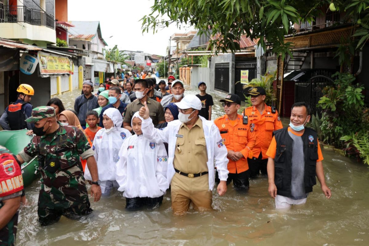 Pemkot Makassar pastikan 3.600 pengungsi banjir terpenuhi logistiknya