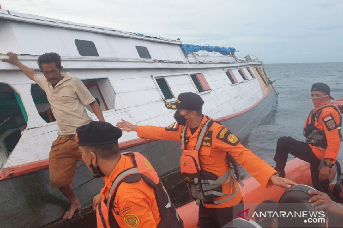 Sembilan korban kapal bocor ditemukan selamat