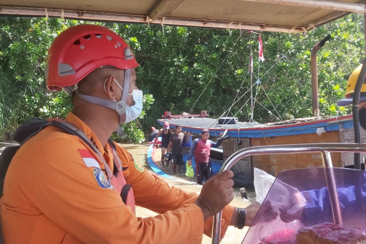 SAR Pontianak evakuasi empat ABK kapal motor tenggelam di perairan Pulau Masa Tiga