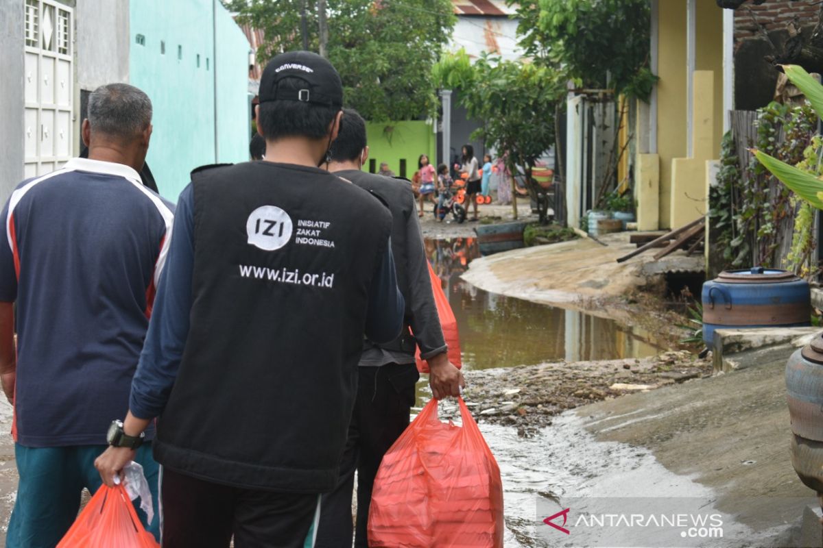 TRC IZI Sulsel salurkan sembako untuk dapur umum pengungsi banjir Makassar