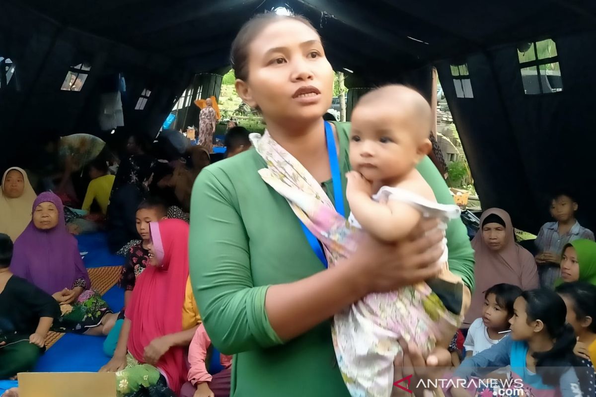 Korban banjir bandang di Lobar takut kembali ke rumah