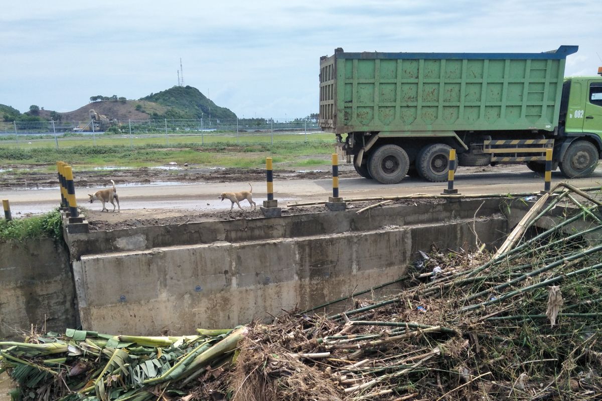 BPBD: Banjir di Kuta Lombok Tengah akibat tumpukan sampah