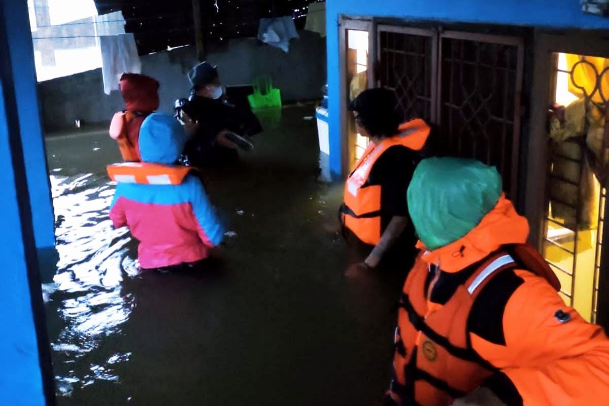 Basarnas Sulsel kerahkan tim evakuasi warga terdampak banjir