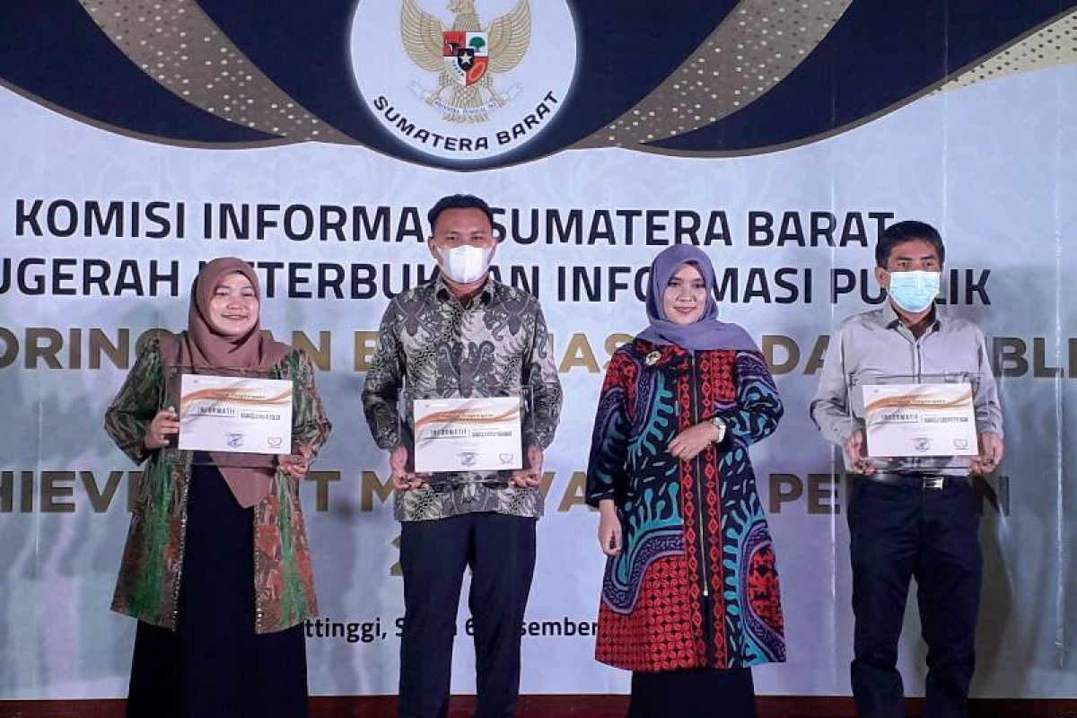 Bawaslu Agam terbaik tiga Anugerah KI 2021