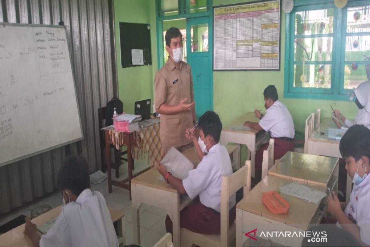 Seorang guru SD di keroyok wali murid