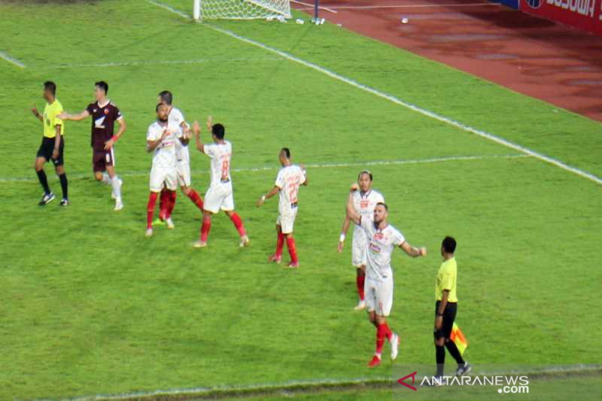 Turunkan serdadu lengkap, Persija tundukkan PSM Makassar 3-0