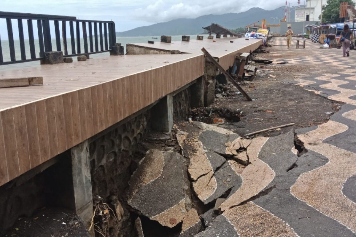 PUPR Mataram inventarisasi kerusakan tanggul di Pantai Ampenan