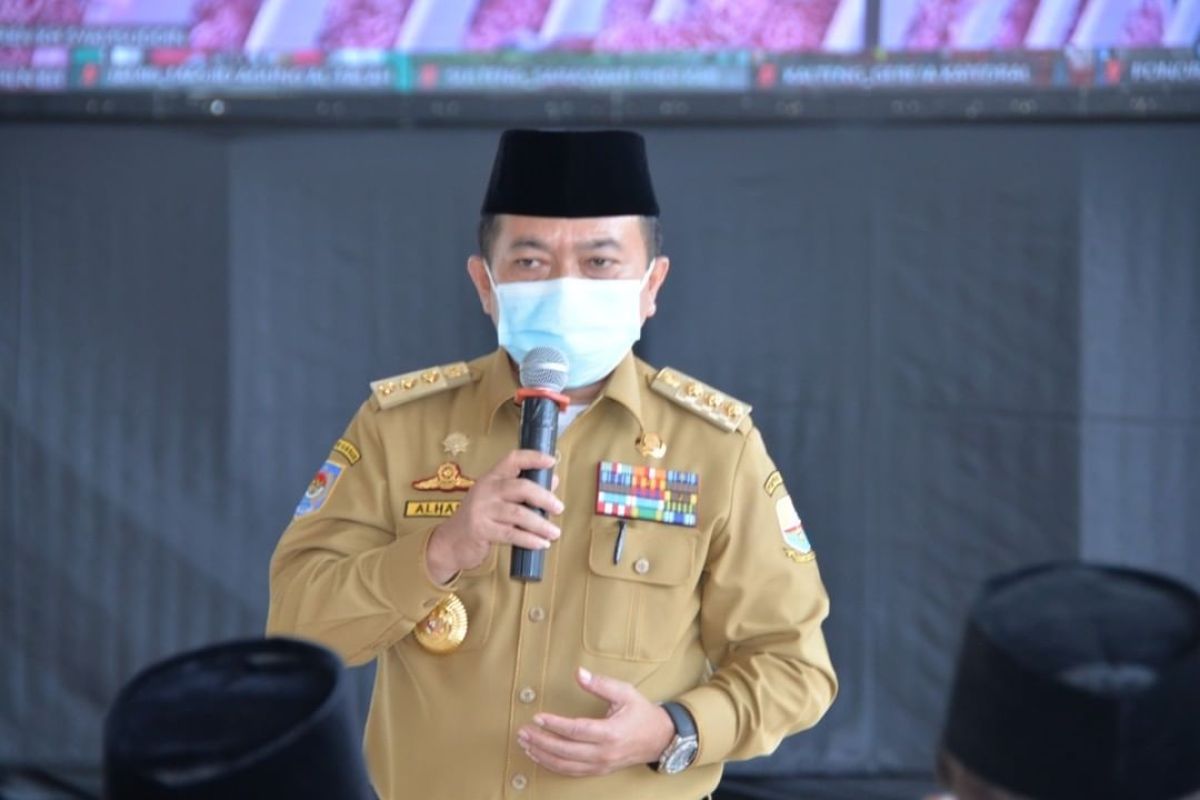 Gubernur Haris minta vaksinasi di daerah pada akhir tahun 70 persen