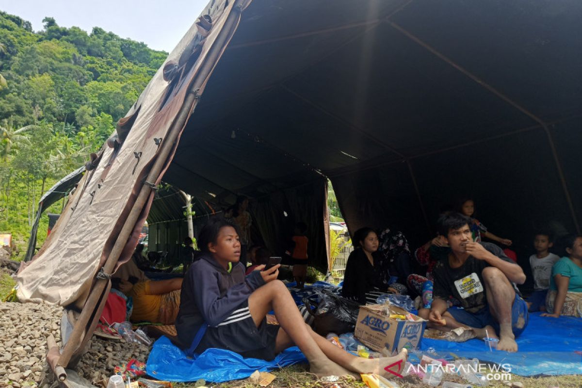 Polda NTB mendirikan posko "trauma healing" untuk korban banjir bandang