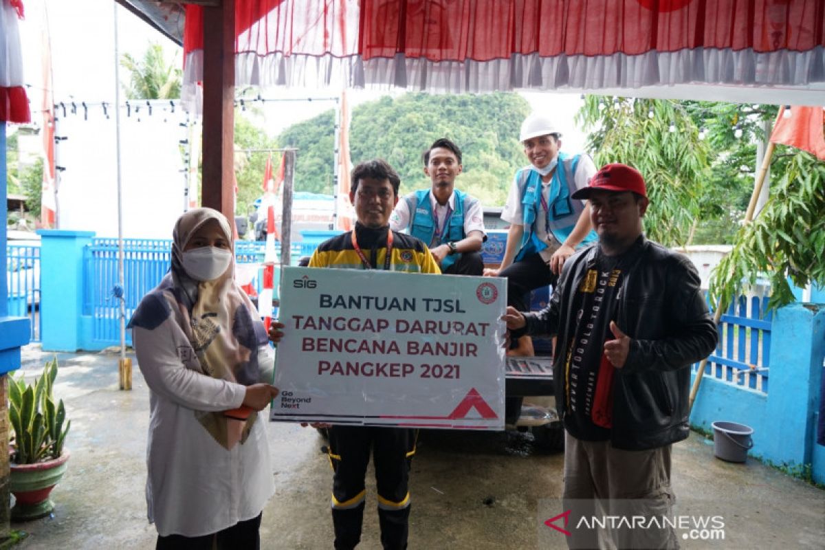 Semen Tonasa salurkan bantuan untuk korban banjir Pangkep