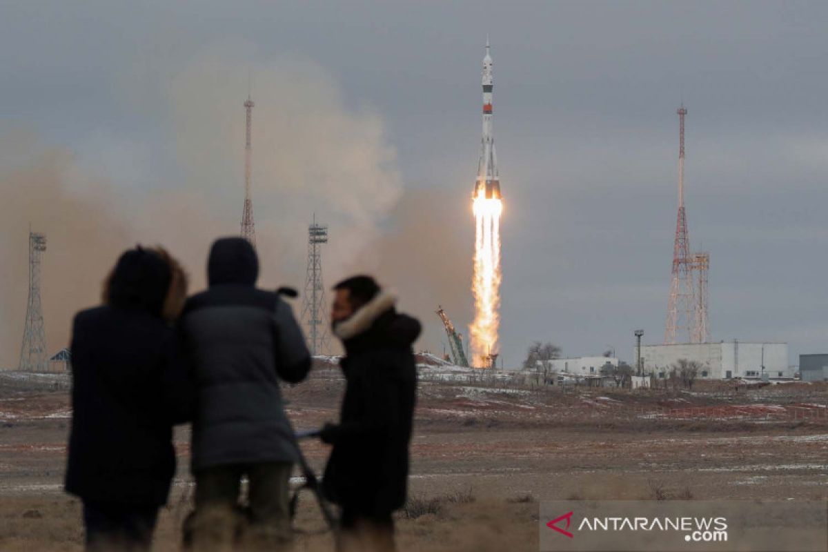 Rusia luncurkan Luna-25 ke bulan, kejar Chandrayaan-3 milik India