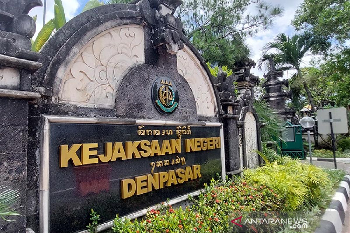 Kejari Denpasar memeriksa 10 saksi dugaan korupsi LPD Serangan