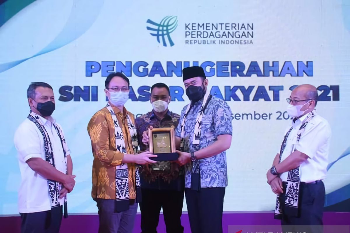 Pasar Pusat Padang Panjang terima anugerah SNIpasar rakyat