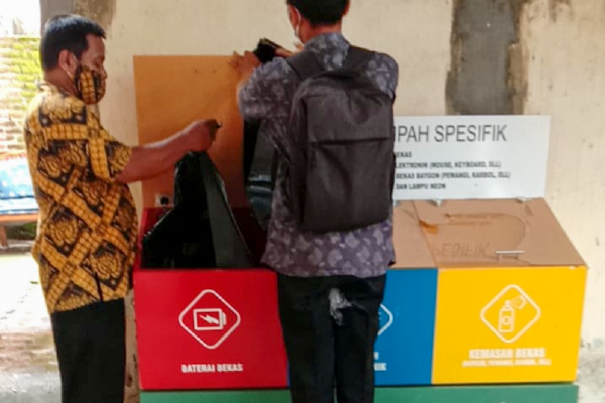 Yogyakarta sediakan tujuh titik drop box limbah B3 rumah tangga