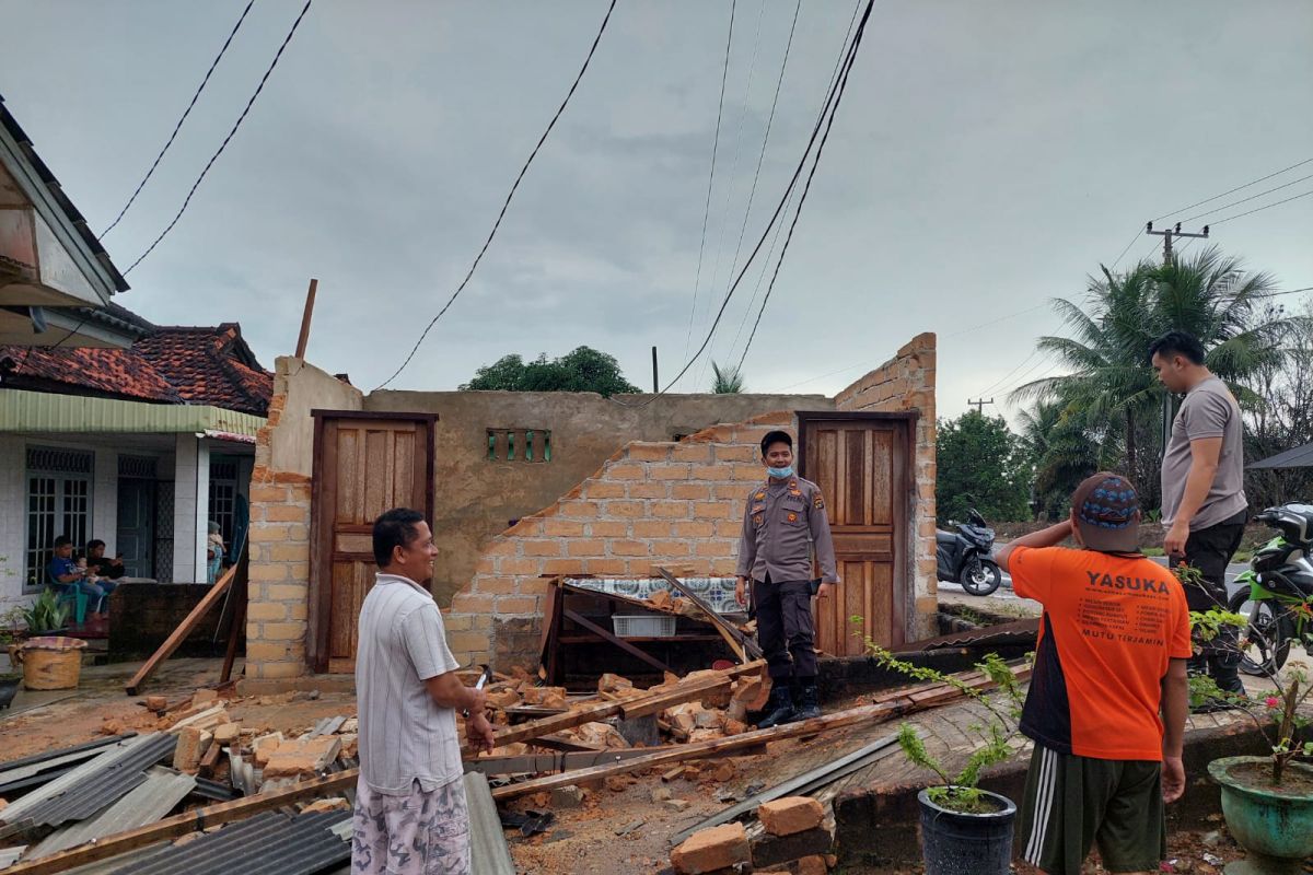 Polres Bangka Selatan ajak warga gotong royong bantu korban puting beliung