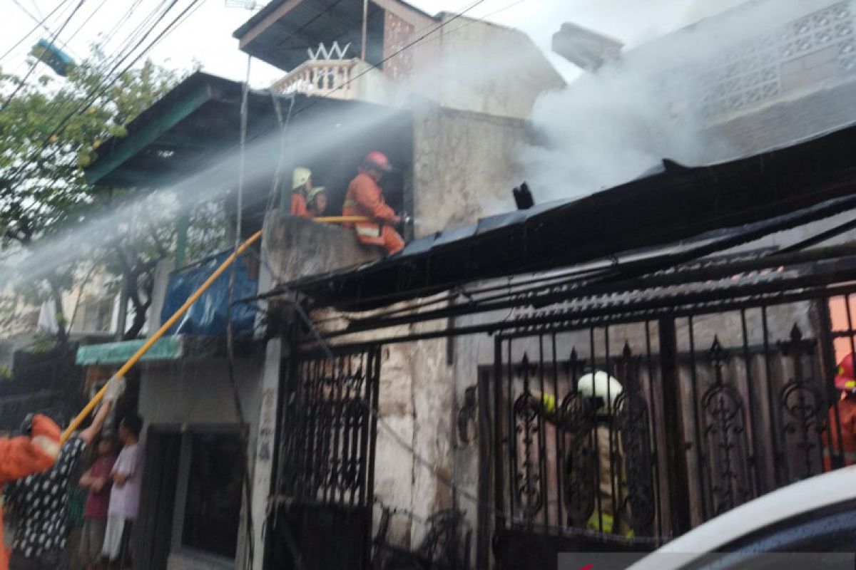 Seluruh rumah di kawasan Tambora wajib punya alat pemadam api