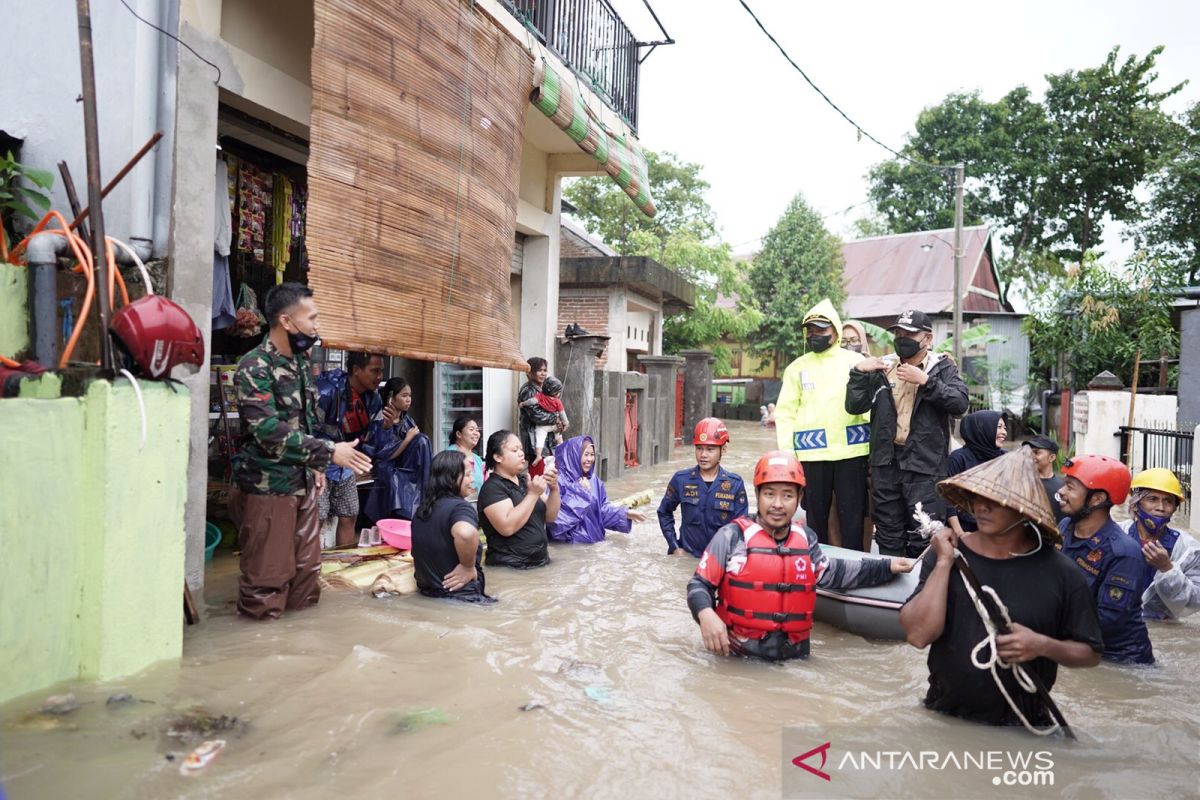 Tim siaga bencana salurkan bantuan untuk korban banjir di Gowa