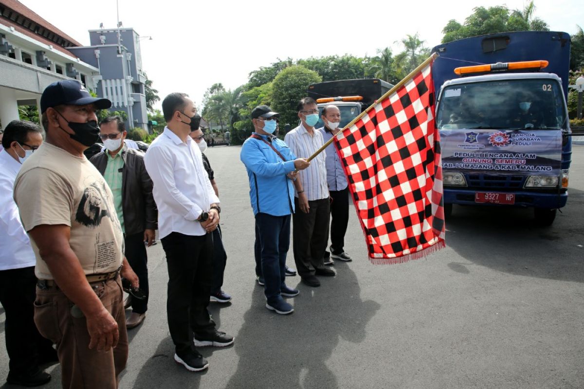 Pemkot Surabaya salurkan bantuan tahap dua untuk korban bencana Gunung Semeru