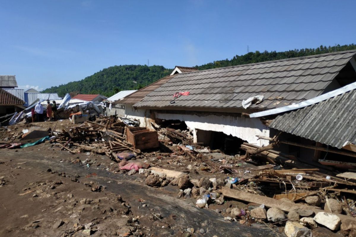 Ratusan rumah di Lembah Sari Lombok Barat rusak diterjang banjir