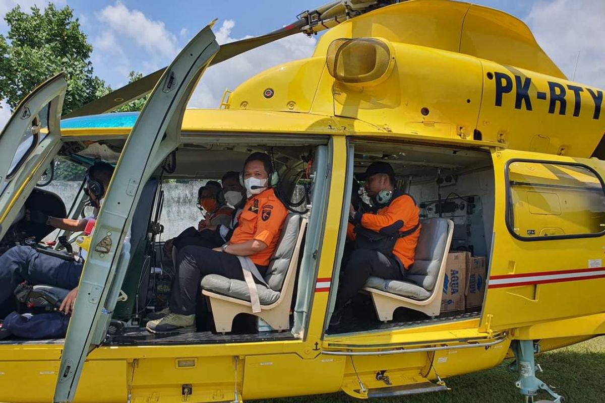 Bupati-Wabup Lumajang gunakan helikopter pantau daerah Pronojiwo