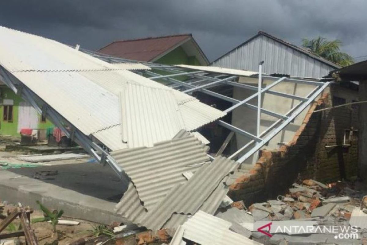 Puting beliung terjang 217 rumah warga di Desa Bencah