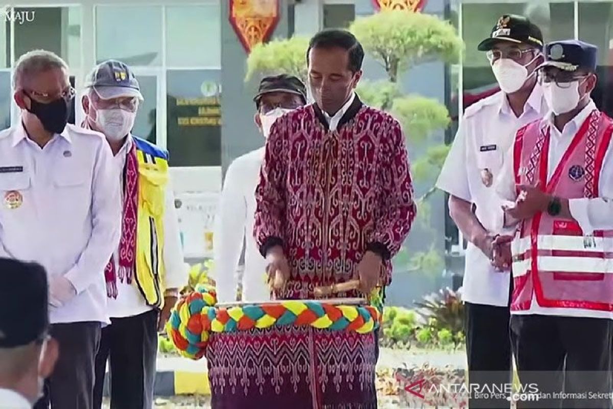 Presiden Joko Widodo resmikan beroperasinya Bandara Tebelian di Sintang Kalbar