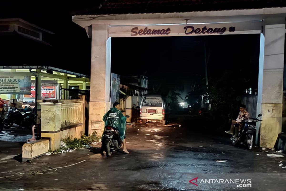 Hujan deras mengguyur kawasan sekitar Semeru pada Selasa malam