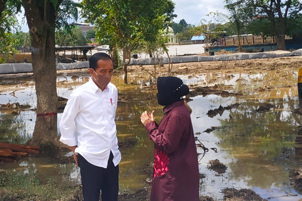 Warga Sintang sebut kunjungan Jokowi pengobat duka setelah banjir