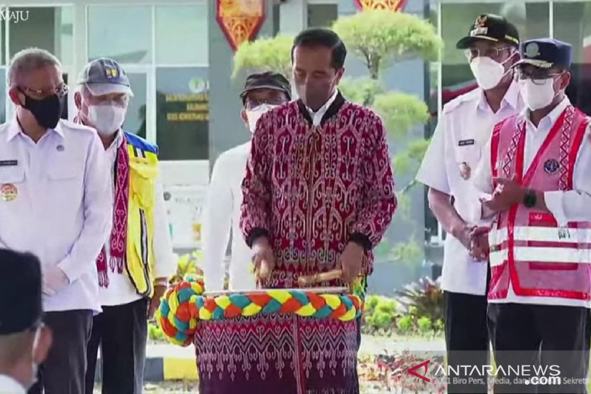 Presiden Jokowi resmikan Bandara Tebelian di Kalbar